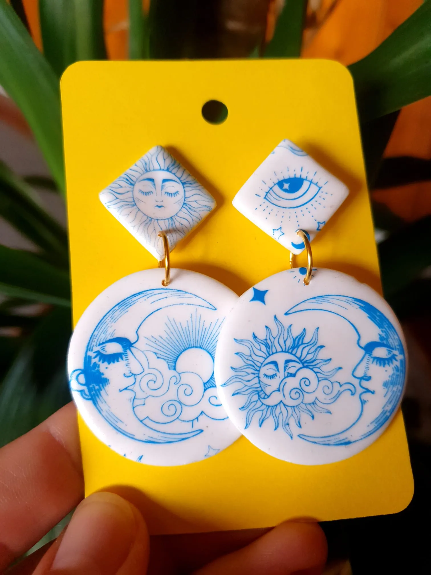 Pendientes universo a color